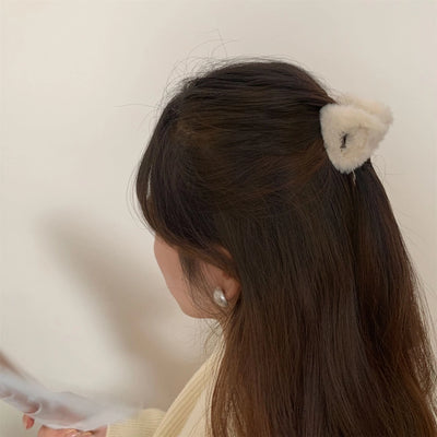 Internet celebrity Triangle Plush hairpin back head updo hair clip female grip high-grade furry shark clip head